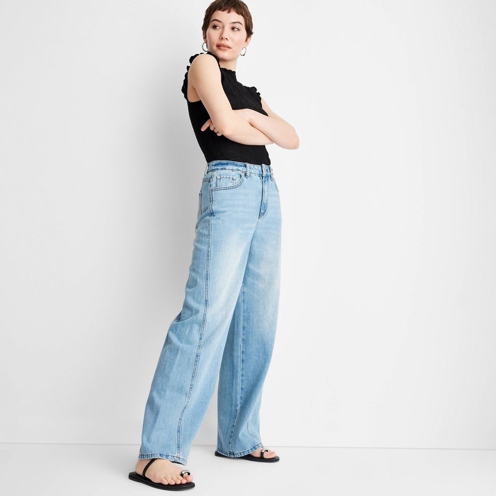 Future Collective Women's Mid-Rise Wide Leg Slouchy Jeans.
Size 6